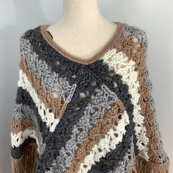 MASSIMO DUTTI SIZE SMALL CROCHET PONCHO ITALIAN YARN ALPACA WOOL BLEND FRING - Picture 4 of 10